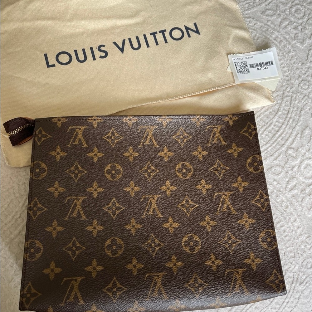 Louis Vuitton Monogram Pouch Toiletry 26 - Picture 5 of 11